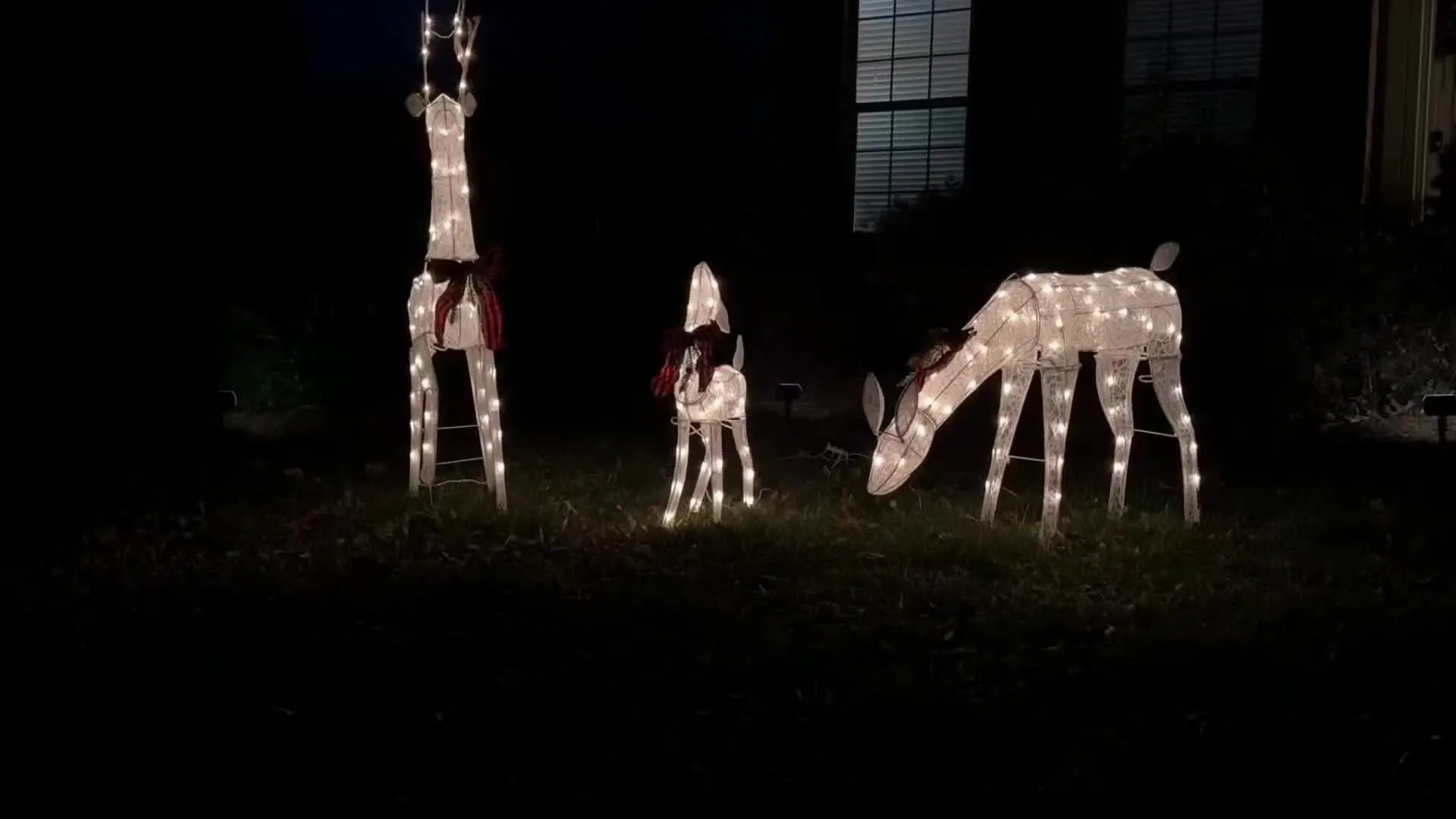 3pcs Set Of Large Luminous Christmas Reindeer Family Set, 3D Plug, 175 Warm White Luminous Christmas Decorations for Outdoor Use, Waterproof Christmas Reindeer Decoration, with Floor Tie, Suitable for Courtyard, Lawn, Christmas Gifts