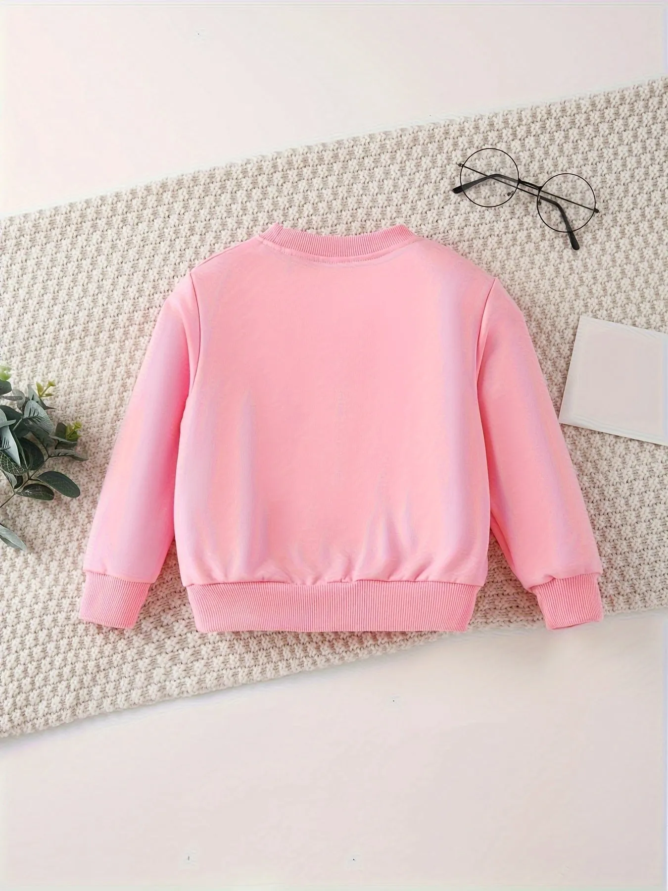 Christmas Gingerbread Print Girl's Long Sleeves Sweatshirt, Customized Name, Comfortable Soft Round Neck Top For Fall Winter Outdoor Play